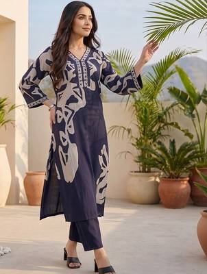 Women Printed Regular Thread Work Chanderi Silk Kurta with Trousers 2
