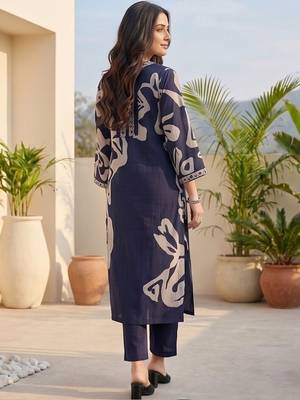 Women Printed Regular Thread Work Chanderi Silk Kurta with Trousers 5