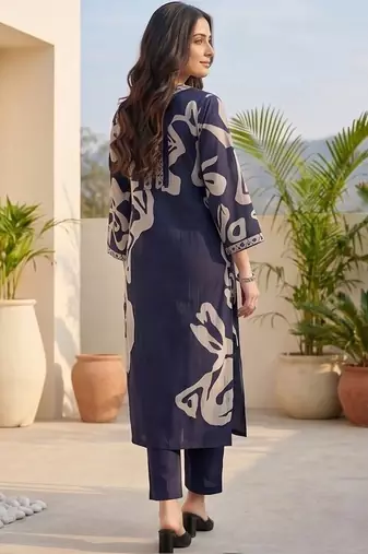 Women Printed Regular Thread Work Chanderi Silk Kurta with Trousers