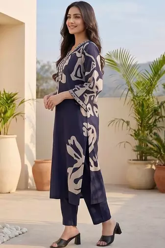 Women Printed Regular Thread Work Chanderi Silk Kurta with Trousers