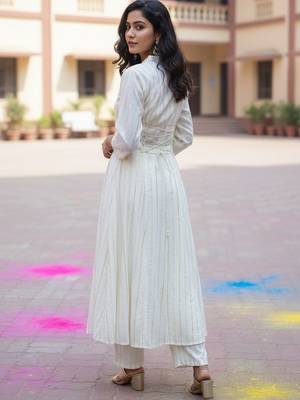 Women Striped Panelled Kurta with Trousers 3