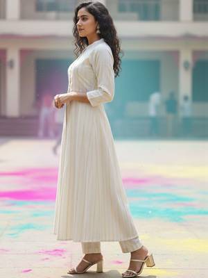Women Striped Panelled Kurta with Trousers 6