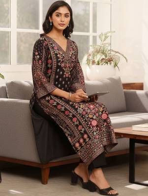 Women Ethnic Motifs Printed Regular Chanderi Silk Kurta with Trousers 5
