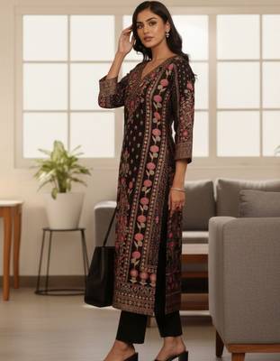 Women Ethnic Motifs Printed Regular Chanderi Silk Kurta with Trousers 7
