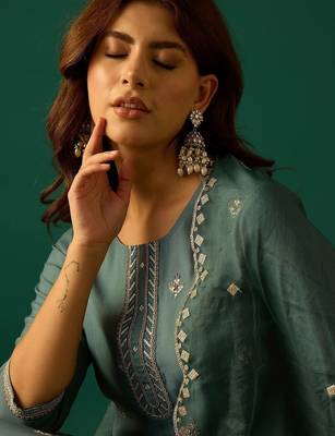 Ethnic Motifs Embroidered Round Neck Thread Work Kurta With Trousers & Dupatta 2