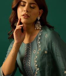 Ethnic Motifs Embroidered Round Neck Thread Work Kurta With Trousers & Dupatta
