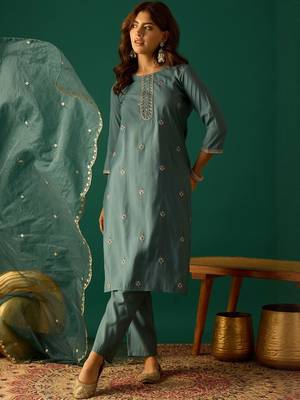 Ethnic Motifs Embroidered Round Neck Thread Work Kurta With Trousers & Dupatta 1