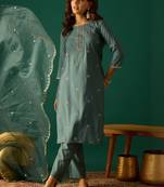 Ethnic Motifs Embroidered Round Neck Thread Work Kurta With Trousers & Dupatta