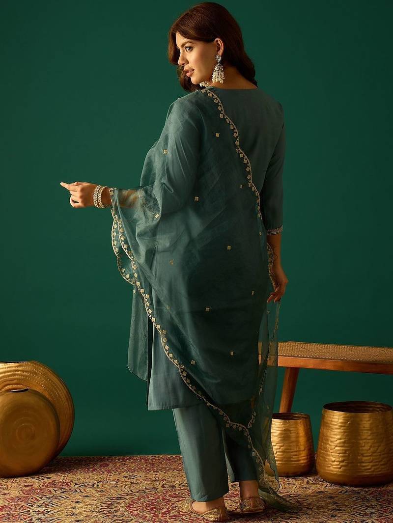 Ethnic Motifs Embroidered Round Neck Thread Work Kurta With Trousers & Dupatta