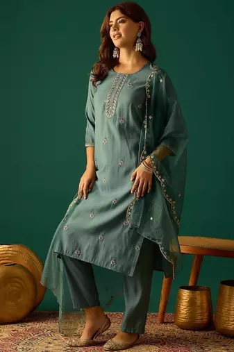 Ethnic Motifs Embroidered Round Neck Thread Work Kurta With Trousers & Dupatta