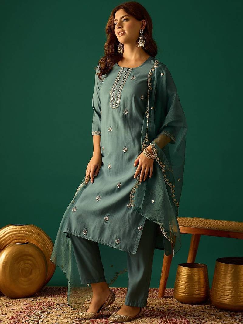 Ethnic Motifs Embroidered Round Neck Thread Work Kurta With Trousers & Dupatta