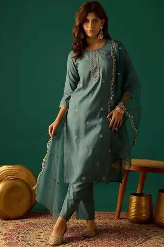 Ethnic Motifs Embroidered Round Neck Thread Work Kurta With Trousers & Dupatta