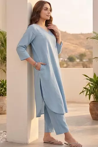 Women Regular Kurta with Trousers