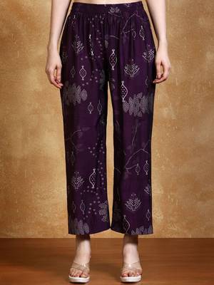 Women Bandhani Printed Kurta with Trousers 7