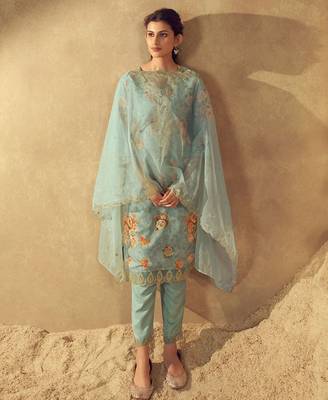 Sea Green Floral Printed Round Neck Kurta with Trousers & Dupatta 4