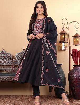 Floral Embroidered Thread Work Pure Cotton Straight Kurta with Trousers & Dupatta 1