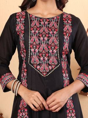 Floral Embroidered Thread Work Pure Cotton Straight Kurta with Trousers & Dupatta 2