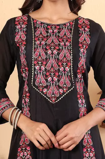 Floral Embroidered Thread Work Pure Cotton Straight Kurta with Trousers & Dupatta