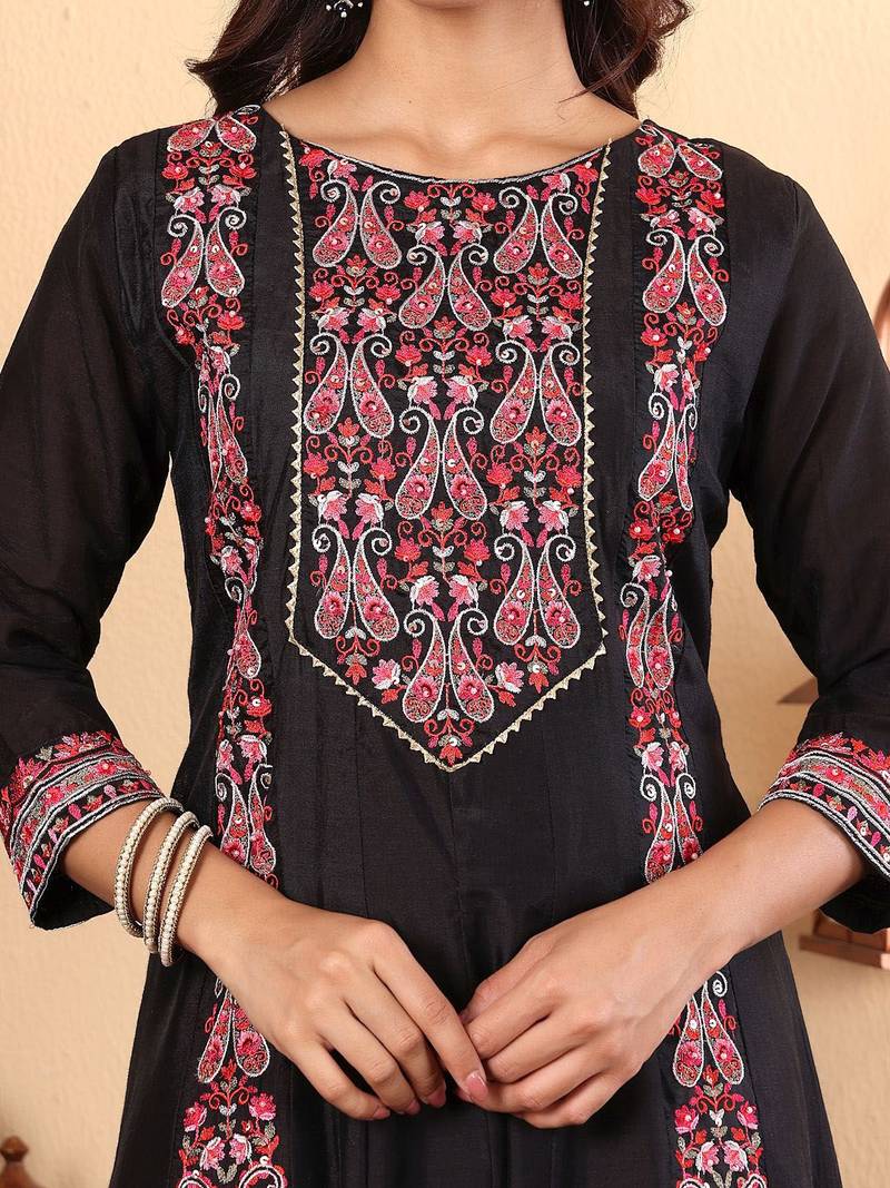Floral Embroidered Thread Work Pure Cotton Straight Kurta with Trousers & Dupatta