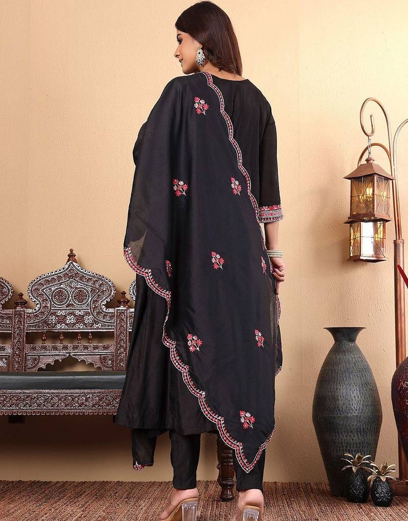 Floral Embroidered Thread Work Pure Cotton Straight Kurta with Trousers & Dupatta