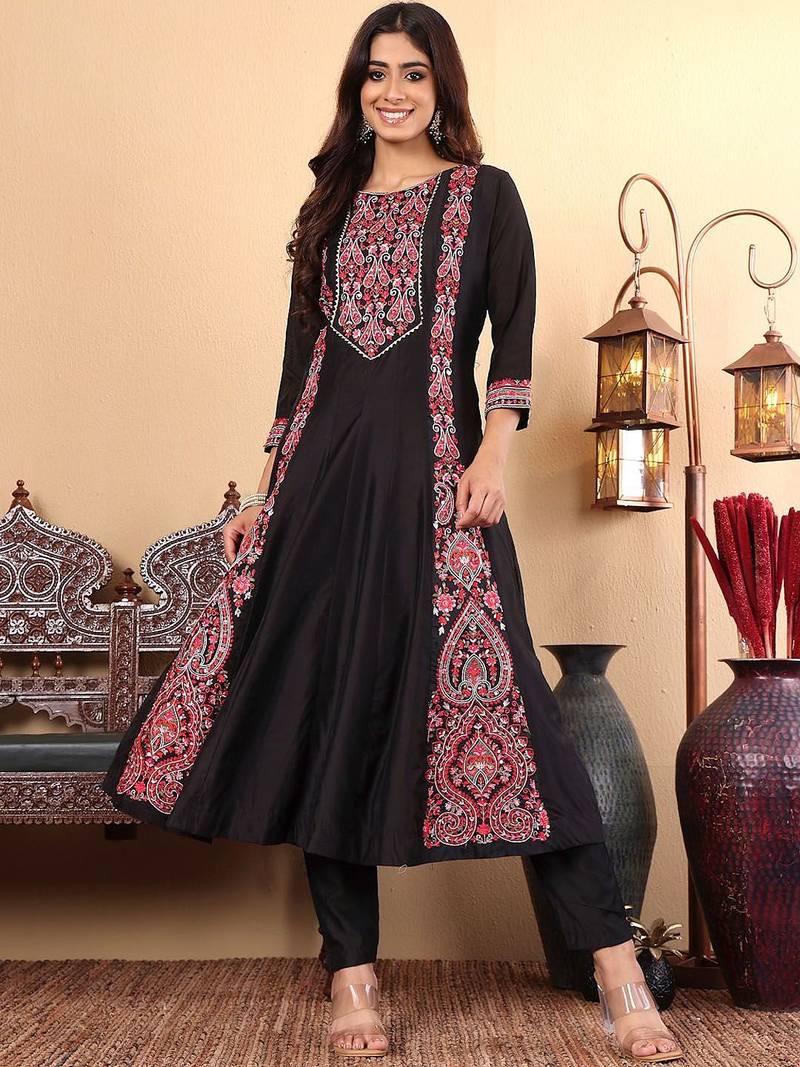 Floral Embroidered Thread Work Pure Cotton Straight Kurta with Trousers & Dupatta
