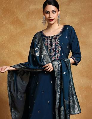 Women Floral Embroidered Regular Thread Work Kurta with Trousers & With Dupatta 2