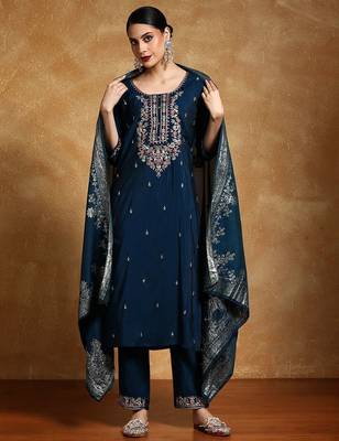 Women Floral Embroidered Regular Thread Work Kurta with Trousers & With Dupatta 3