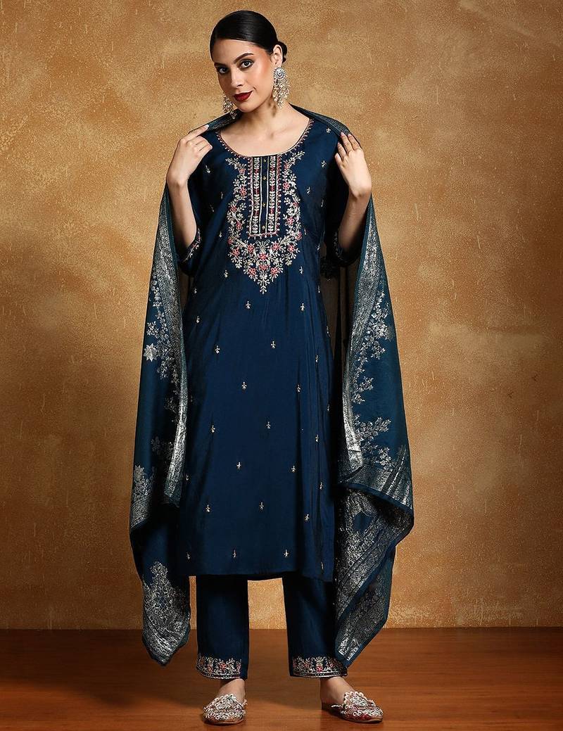 Women Floral Embroidered Regular Thread Work Kurta with Trousers & With Dupatta