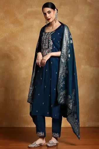 Women Floral Embroidered Regular Thread Work Kurta with Trousers & With Dupatta
