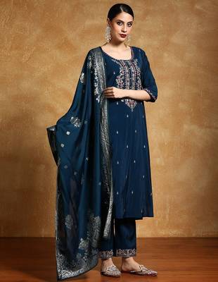 Women Floral Embroidered Regular Thread Work Kurta with Trousers & With Dupatta 1