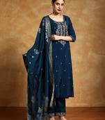Women Floral Embroidered Regular Thread Work Kurta with Trousers & With Dupatta