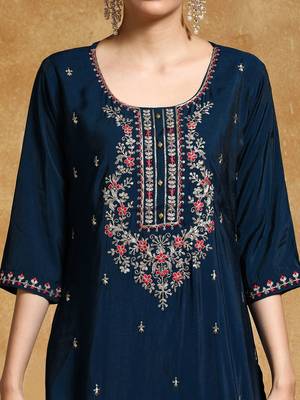 Women Floral Embroidered Regular Thread Work Kurta with Trousers & With Dupatta 7