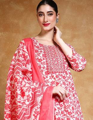 Women Floral Yoke Design Regular Kurta Sets With Dupatta 1