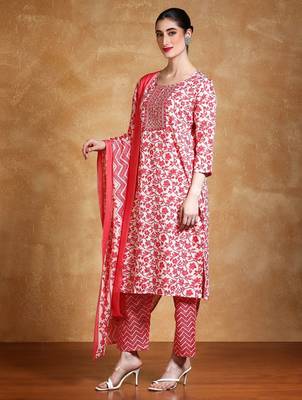 Women Floral Yoke Design Regular Kurta Sets With Dupatta 5