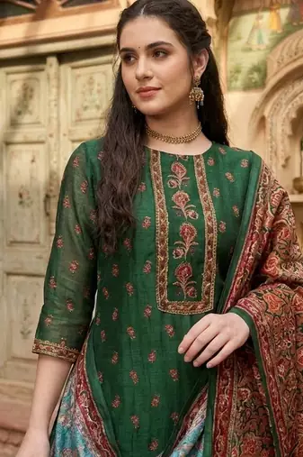 Women Floral Printed Kurta with Trousers & Dupatta