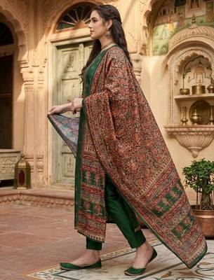 Women Floral Printed Kurta with Trousers & Dupatta 3