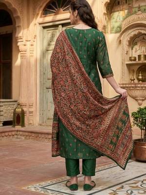 Women Floral Printed Kurta with Trousers & Dupatta 4