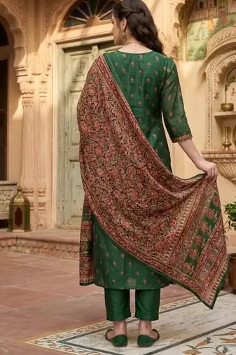Women Floral Printed Kurta with Trousers & Dupatta