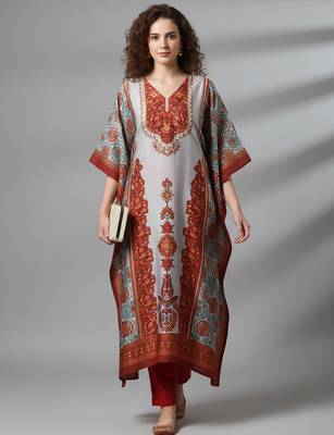 Women Floral Printed Kurta with Trousers 1
