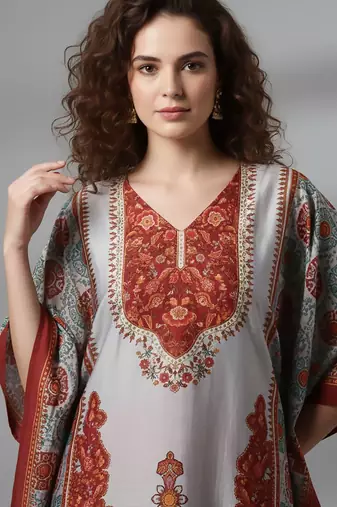 Women Floral Printed Kurta with Trousers