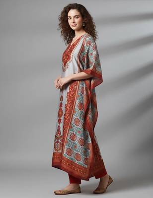 Women Floral Printed Kurta with Trousers 3