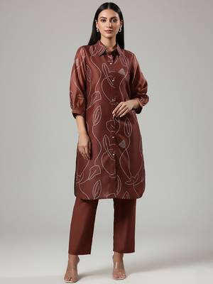 Women Bandhani Printed Regular Chanderi Silk Kurta with Trousers 1