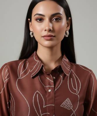 Women Bandhani Printed Regular Chanderi Silk Kurta with Trousers 2