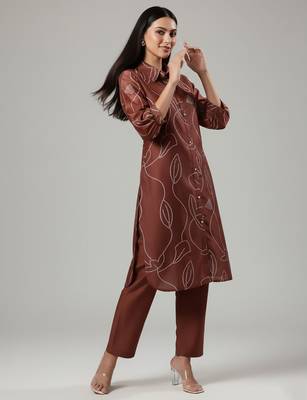Women Bandhani Printed Regular Chanderi Silk Kurta with Trousers 3