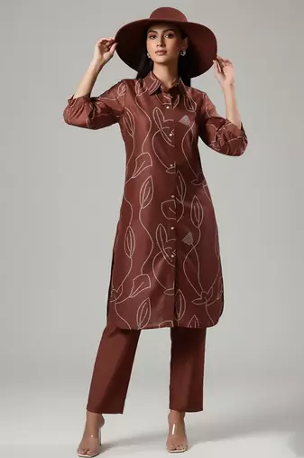 Women Bandhani Printed Regular Chanderi Silk Kurta with Trousers