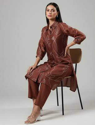 Women Bandhani Printed Regular Chanderi Silk Kurta with Trousers 7