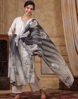 women floral printed regular thread work  cotton kurta with trousers & with dupatta 4