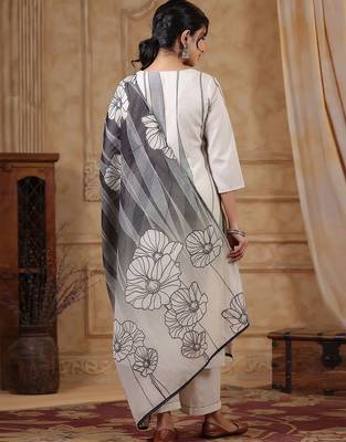 women floral printed regular thread work  cotton kurta with trousers & with dupatta 5