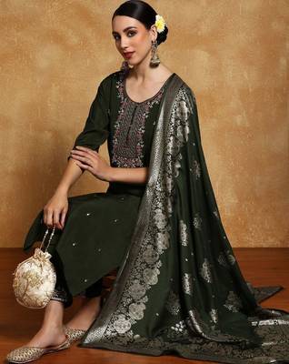 Women Floral Yoke Design Regular Kurta with Trousers & With Dupatta 3