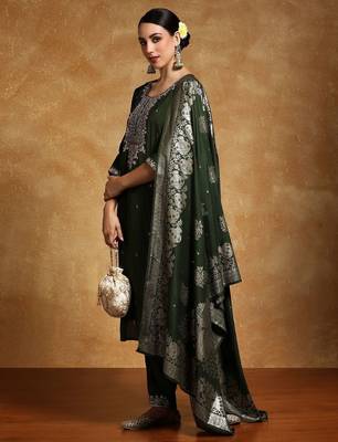 Women Floral Yoke Design Regular Kurta with Trousers & With Dupatta 4